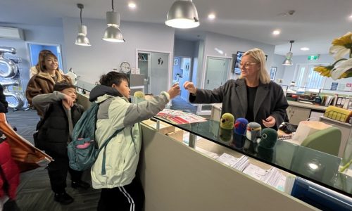 我們為什麼選擇紐西蘭遊學而不是補習班？因為孩子在一個月的成長是家長有目共睹。